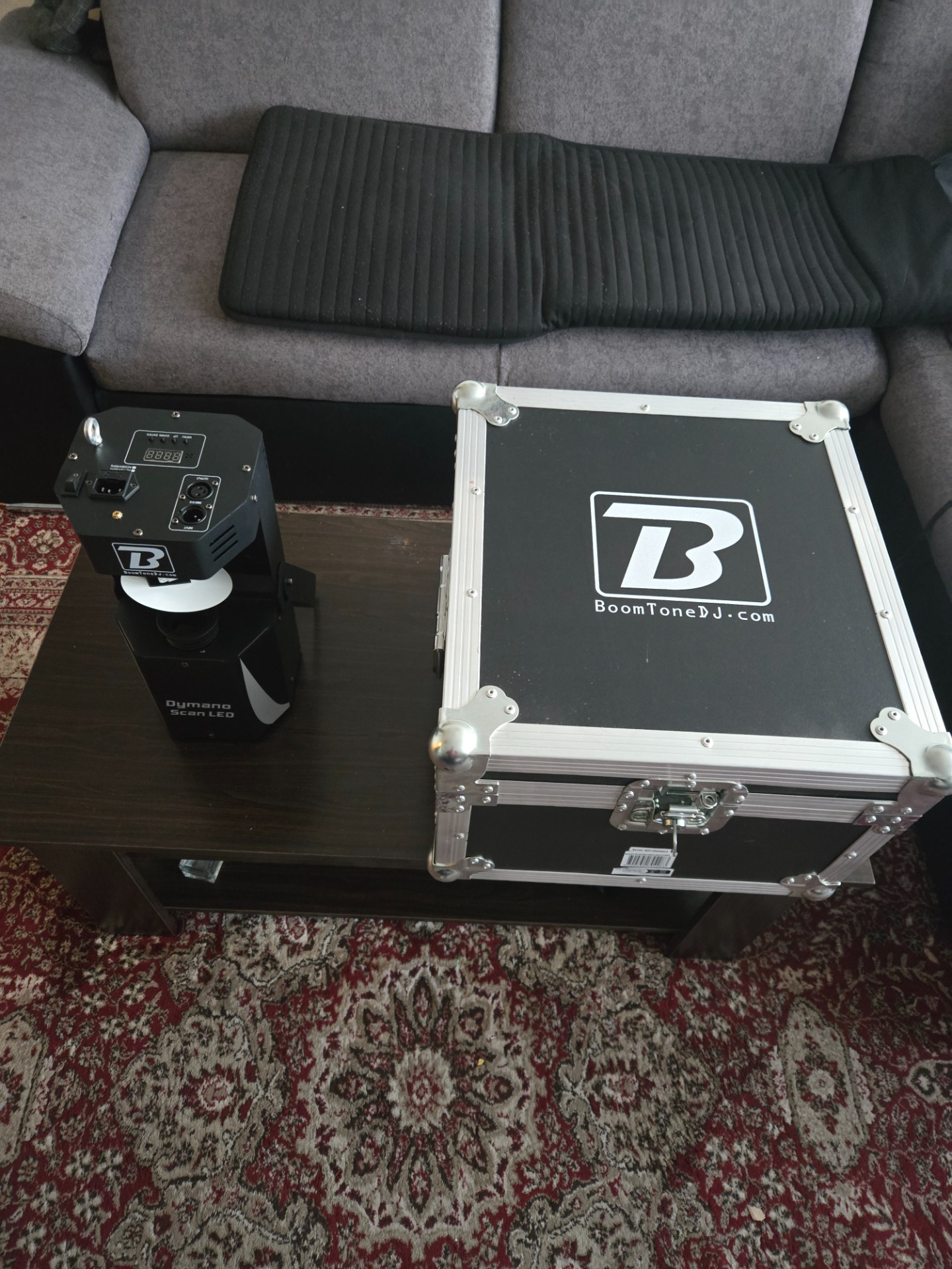 2e flight case avec la lampe boom tone dj dymano scan
